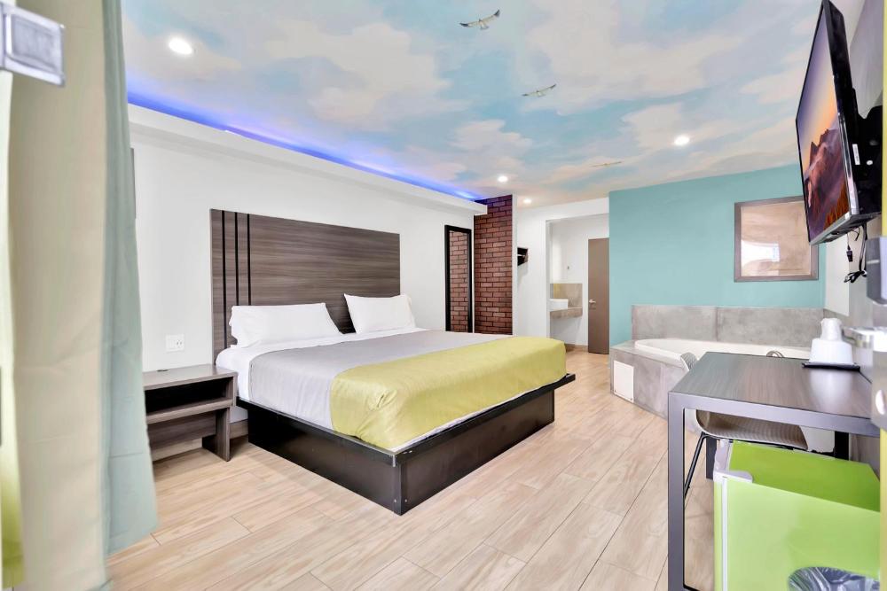 King Room with Spa Bath interior